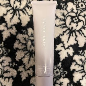 TOTAL CLEANS'R MAKEUP-REMOVING CLEANSER